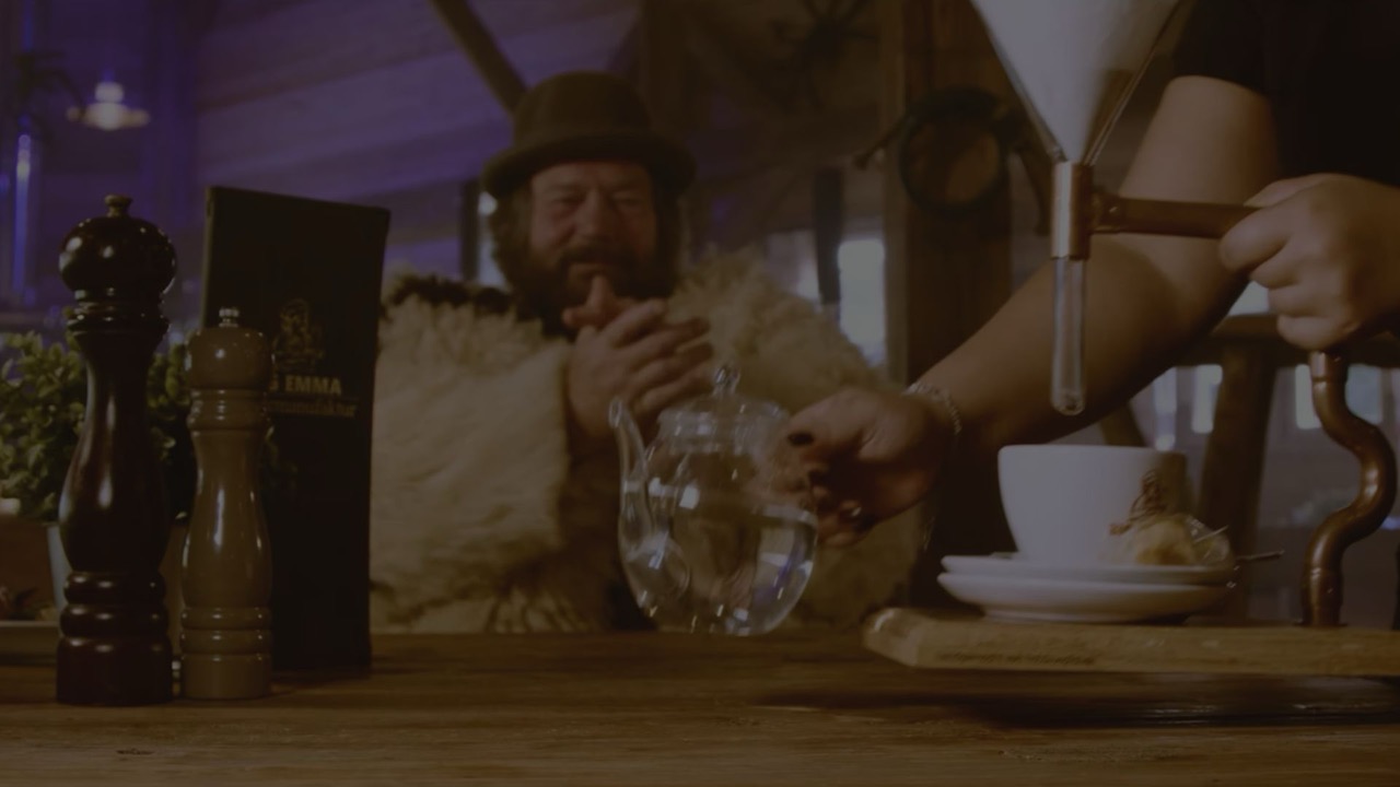 Filmszene aus BIG EMMA – Coffee