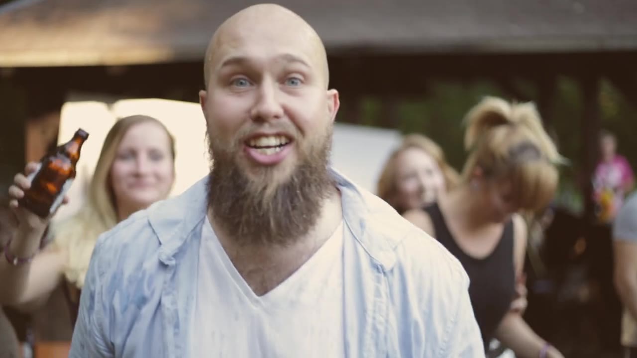 Filmszene aus The Watching – Forever